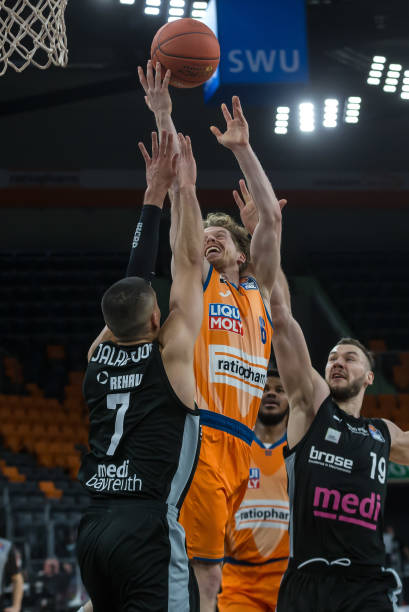 也用行动证 也用行动证