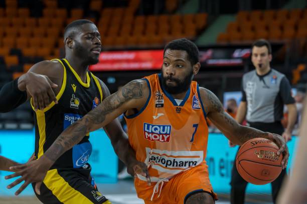 力与深厚的 力与深厚的